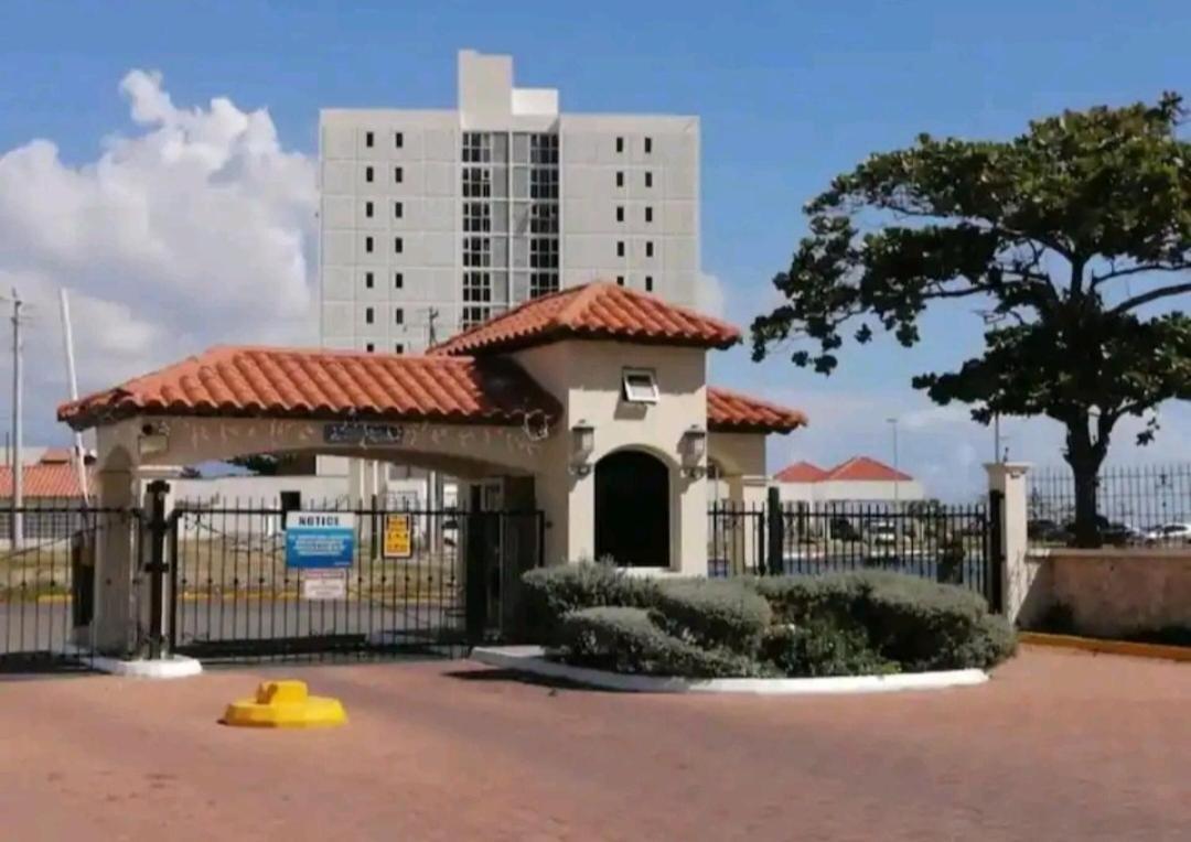 Impeccable 2-Br Apartment-Ornella Villa At Bayfront Villa Portmore Buitenkant foto