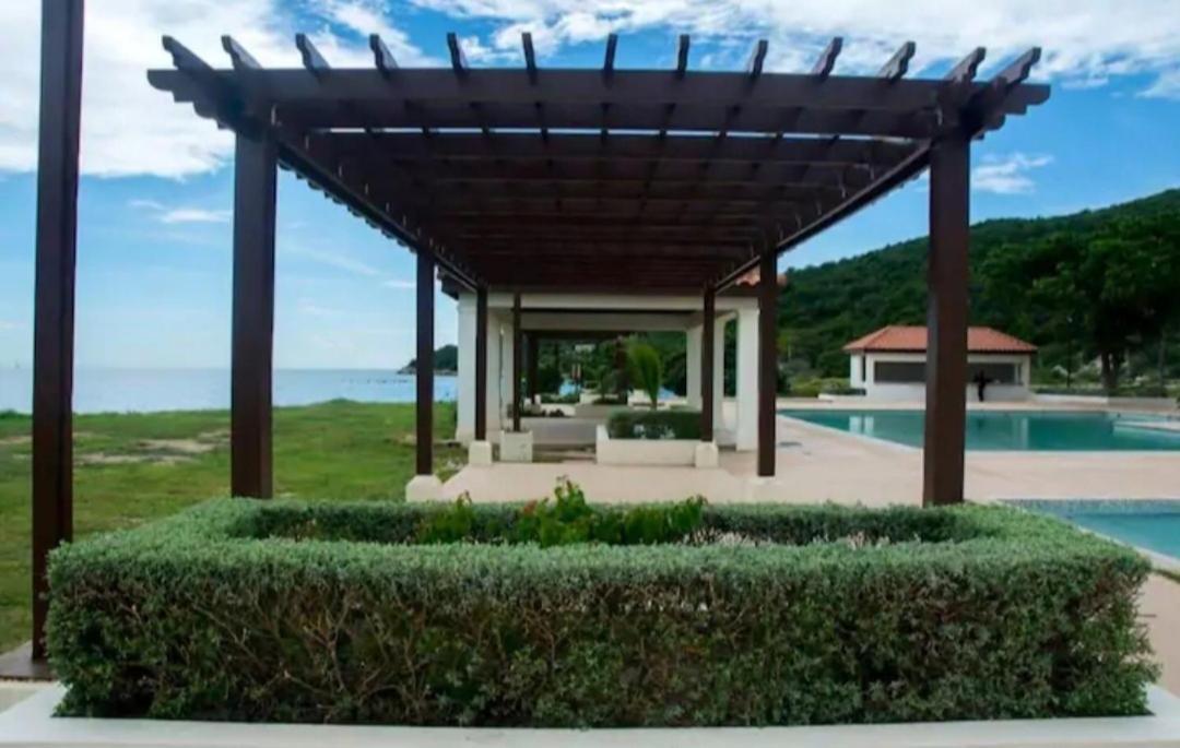 Impeccable 2-Br Apartment-Ornella Villa At Bayfront Villa Portmore Buitenkant foto