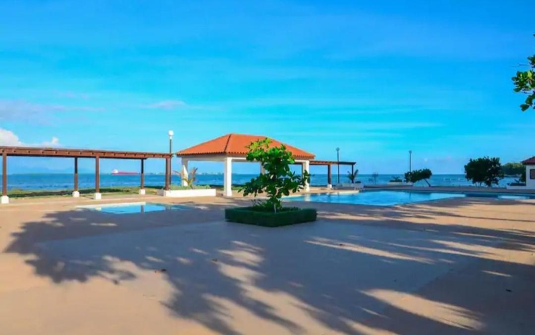 Impeccable 2-Br Apartment-Ornella Villa At Bayfront Villa Portmore Buitenkant foto