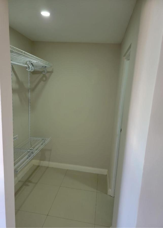 Impeccable 2-Br Apartment-Ornella Villa At Bayfront Villa Portmore Buitenkant foto